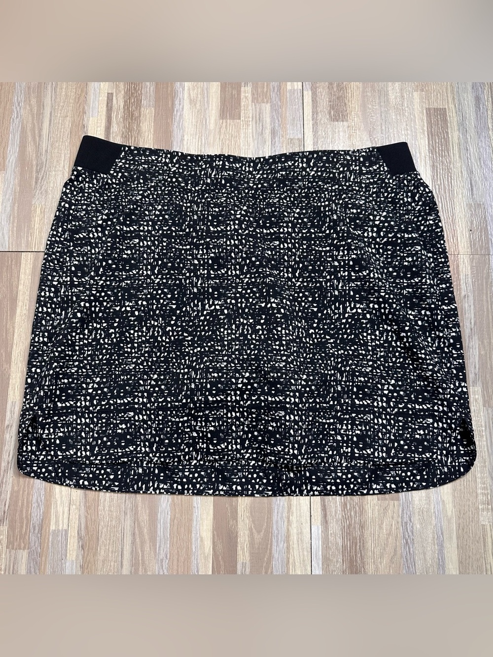 Black and White Patterned Women's Skirt/Skort by Cypress Club Size XL